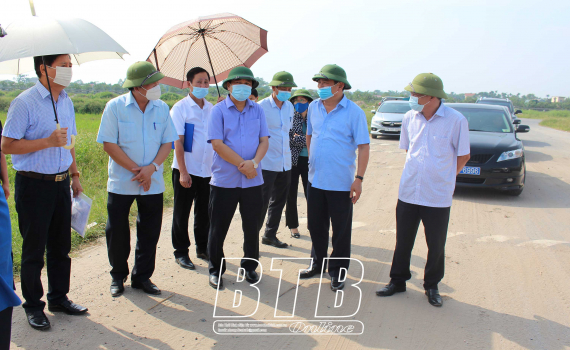 Kiểm tra tiến độ thực hiện dự &aacute;n cải tạo, n&acirc;ng cấp đường tỉnh 452