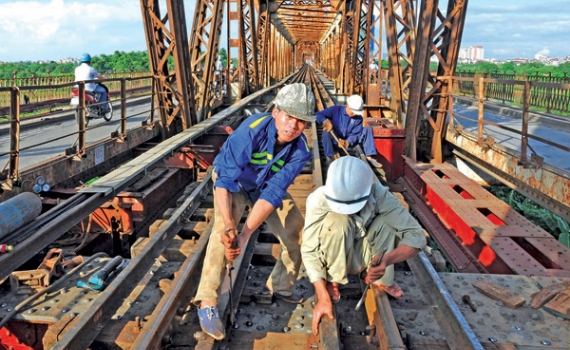 Tổng c&ocirc;ng ty Đường sắt đề nghị g&oacute;i hỗ trợ khẩn cấp