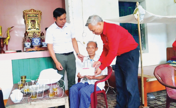 Kh&eacute;o vận động gi&uacute;p người d&acirc;n tho&aacute;t ngh&egrave;o