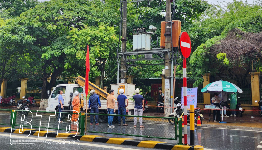 Kịp thời khắc phục sự cố điện tại điểm thi Trường THPT L&ecirc; Qu&yacute; Đ&ocirc;n