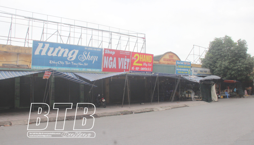 Chợ Quang Trung: Nhiều gian h&agrave;ng đồng loạt đ&oacute;ng cửa tạm dừng kinh doanh