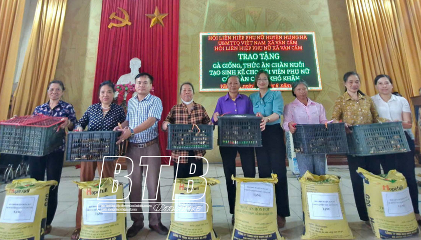 Hội Li&ecirc;n hiệp Phụ nữ huyện Hưng H&agrave;: Trao hơn 1.200 con giống cho phụ nữ c&oacute; ho&agrave;n cảnh kh&oacute; khăn