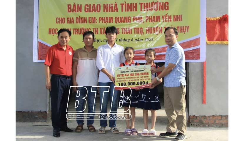 Kh&aacute;nh th&agrave;nh nh&agrave; &ldquo;Tiếp sức đến trường&rdquo; cho học sinh ngh&egrave;o tại huyện Th&aacute;i Thụy