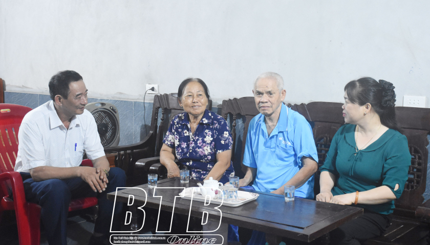 Phấn đấu sớm ho&agrave;n th&agrave;nh chương tr&igrave;nh x&oacute;a nh&agrave; tạm, nh&agrave; dột n&aacute;t