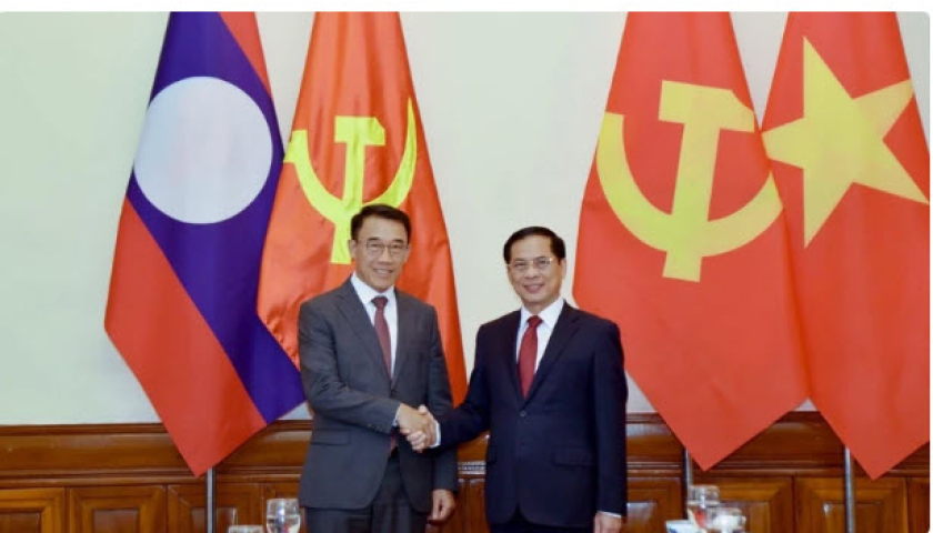 Ph&oacute; Thủ tướng B&ugrave;i Thanh Sơn hội đ&agrave;m với quyền Trưởng ban Đối ngoại Trung ương Đảng Nh&acirc;n d&acirc;n C&aacute;ch mạng L&agrave;o