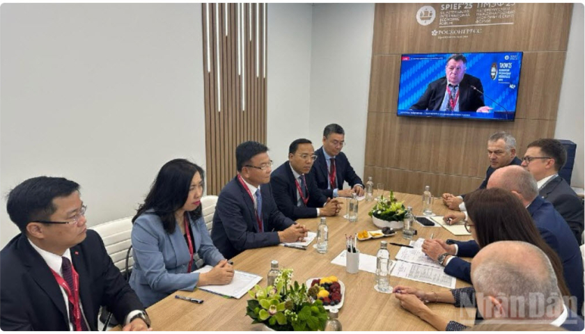 Ph&oacute; Thủ tướng L&ecirc; Th&agrave;nh Long tiếp l&atilde;nh đạo một số Tập đo&agrave;n, c&ocirc;ng ty h&agrave;ng đầu của Nga