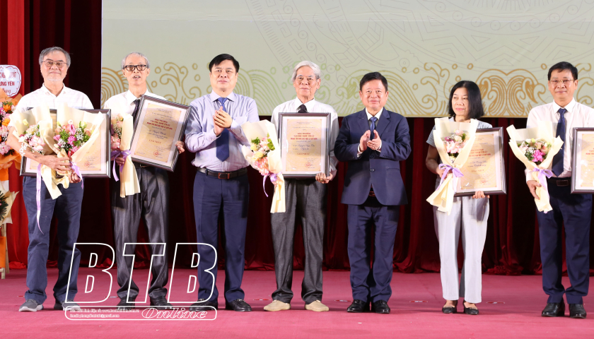 Trao tặng giải thưởng văn học nghệ thuật tỉnh Th&aacute;i B&igrave;nh mang t&ecirc;n Nh&agrave; b&aacute;c học L&ecirc; Qu&yacute; Đ&ocirc;n