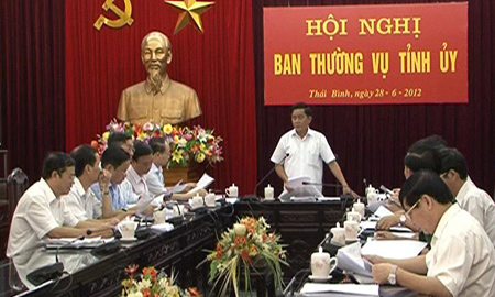 Thảo luận t&igrave;nh h&igrave;nh kinh tế &ndash; x&atilde; hội v&agrave; c&ocirc;ng t&aacute;c x&acirc;y dựng Đảng 6 th&aacute;ng đầu năm