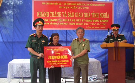 Kh&aacute;nh th&agrave;nh nh&agrave; t&igrave;nh nghĩa tặng vợ liệt sĩ