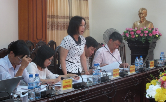 Đo&agrave;n c&ocirc;ng t&aacute;c của Bộ N&ocirc;ng nghiệp v&agrave; Ph&aacute;t triển n&ocirc;ng th&ocirc;n khảo s&aacute;t về m&ocirc; h&igrave;nh t&iacute;ch tụ ruộng đất tập trung tại Th&aacute;i B&igrave;nh