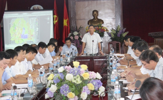 UBND tỉnh nghe v&agrave; cho &yacute; kiến về quy hoạch quỹ đất đối ứng thực hiện Dự &aacute;n cải tạo, n&acirc;ng cấp đường 221A