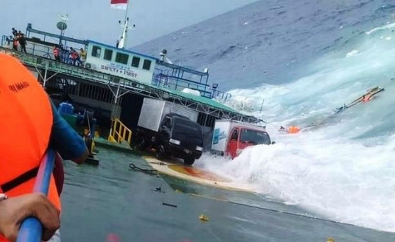 Lật ph&agrave; tại Indonesia, &iacute;t nhất 12 người thiệt mạng