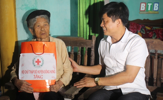 Hỗ trợ xây nhà tình nghĩa cho gia đình Bà mẹ Việt Nam anh hùng