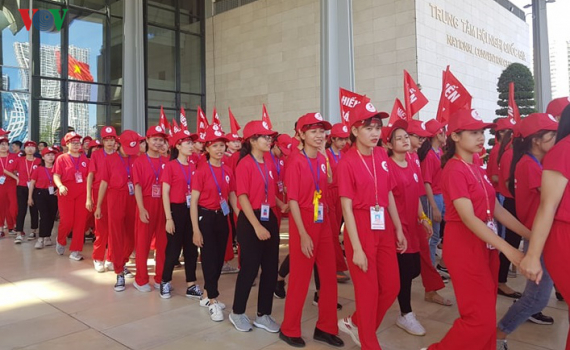 &ldquo;Chiến sĩ đỏ&rdquo; hội ngộ tại H&agrave; Nội, tham gia hiến m&aacute;u cứu người