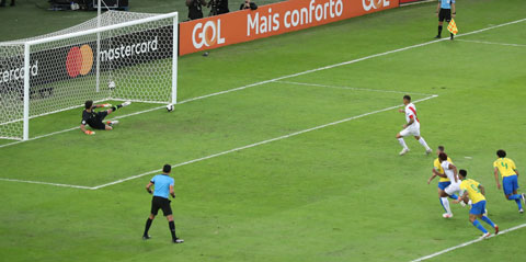 Guerrero gỡ hòa cho Peru ở phút 44