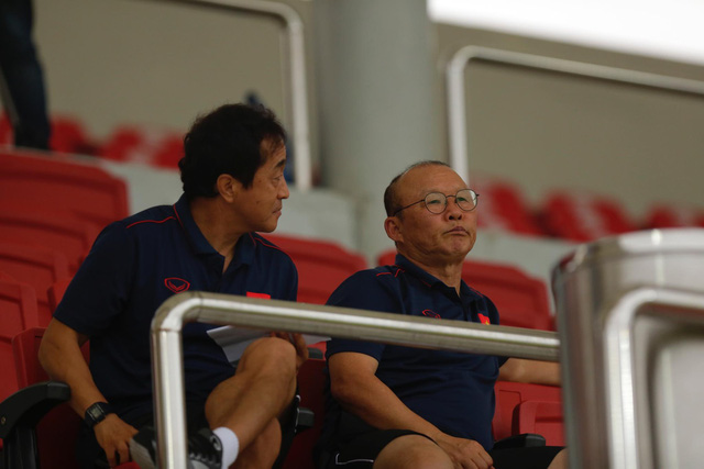 Martin Lò kiến tạo, Việt Cường ghi bàn giúp U22 Việt Nam thắng tối thiểu U18 Việt Nam - Ảnh 1.