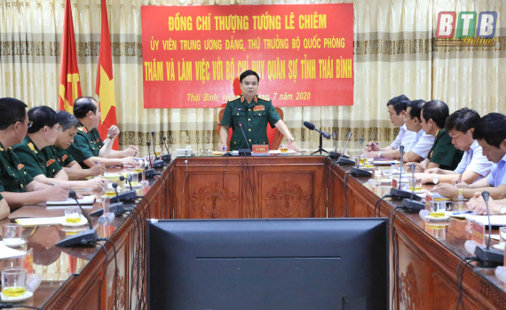 Đo&agrave;n c&ocirc;ng t&aacute;c Bộ Quốc ph&ograve;ng thăm, l&agrave;m việc với Bộ Chỉ huy Qu&acirc;n sự tỉnh