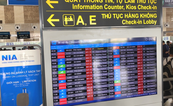 S&acirc;n bay Nội B&agrave;i dừng ph&aacute;t thanh th&ocirc;ng tin chuyến bay