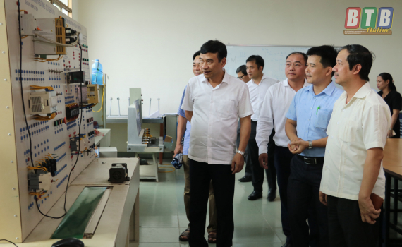  UBND tỉnh v&agrave; Đại học Quốc gia H&agrave; Nội  thăm v&agrave; l&agrave;m việc tại Trường Đại học Th&aacute;i B&igrave;nh v&agrave; Sở Gi&aacute;o dục v&agrave; Đ&agrave;o tạo