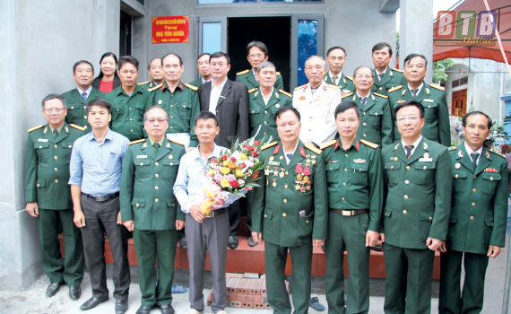 Vẹn trung nghĩa, thắm t&igrave;nh đồng đội