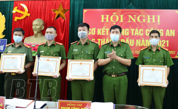 C&ocirc;ng an huyện Vũ Thư: L&agrave;m thủ tục cấp căn cước c&ocirc;ng d&acirc;n gắn ch&iacute;p điện tử đạt 104,3% chỉ ti&ecirc;u   