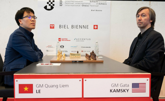Quang Li&ecirc;m thua v&aacute;n đầu ở Biel Grandmaster