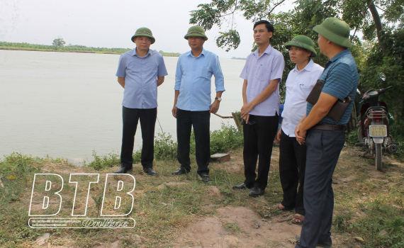 C&aacute;c đồng ch&iacute; l&atilde;nh đạo tỉnh đi kiểm tra, chỉ đạo c&ocirc;ng t&aacute;c ứng ph&oacute; với b&atilde;o số 1