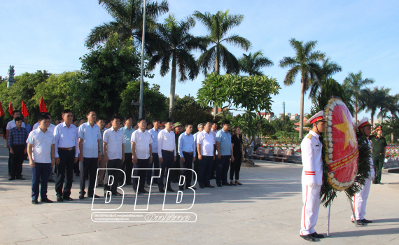  Đ&ocirc;ng Hưng: D&acirc;ng hương tưởng niệm c&aacute;c anh h&ugrave;ng liệt sĩ