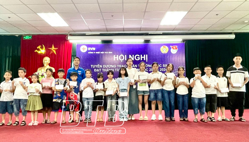 C&ocirc;ng ty Nhiệt điện Th&aacute;i B&igrave;nh: Trao qu&agrave; khuyến học cho c&aacute;c học sinh chăm ngoan, học giỏi