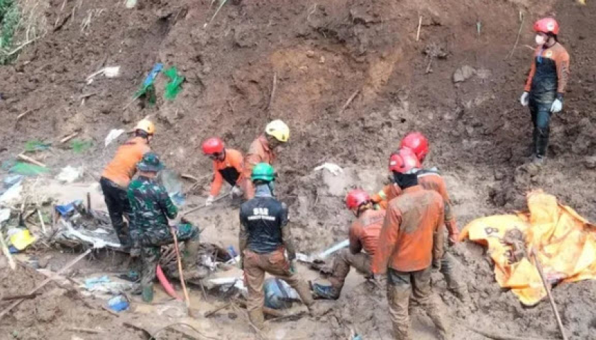 Lở đất tại Indonesia, &iacute;t nhất 12 người thiệt mạng