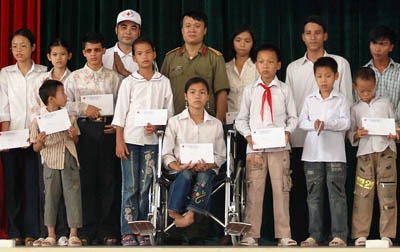 18 năm h&agrave;nh tr&igrave;nh với trẻ khuyết tật