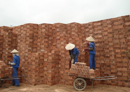 Chăm lo đời sống người lao động