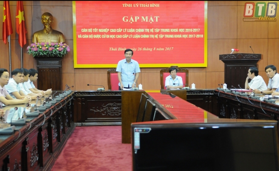 Thường trực Tỉnh ủy gặp mặt c&aacute;n bộ tốt nghiệp cao cấp l&yacute; luận ch&iacute;nh trị hệ tập trung năm học 2016 - 2017