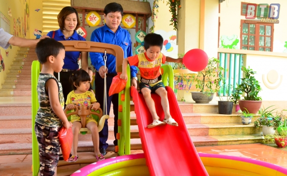 V&igrave; đ&agrave;n em th&acirc;n y&ecirc;u