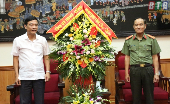 Ch&uacute;c mừng lực lượng C&ocirc;ng an tỉnh nh&acirc;n ng&agrave;y truyền thống của ng&agrave;nh