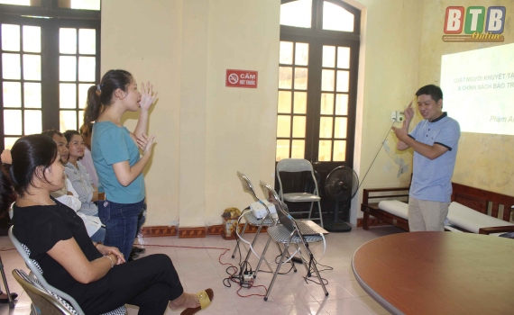 Tập huấn ch&iacute;nh s&aacute;ch bảo trợ cho người khuyết tật