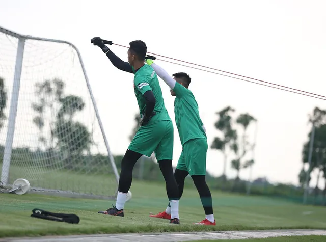 HLV Park Hang Seo bất ngờ cho U22 Việt Nam tập kín - 19