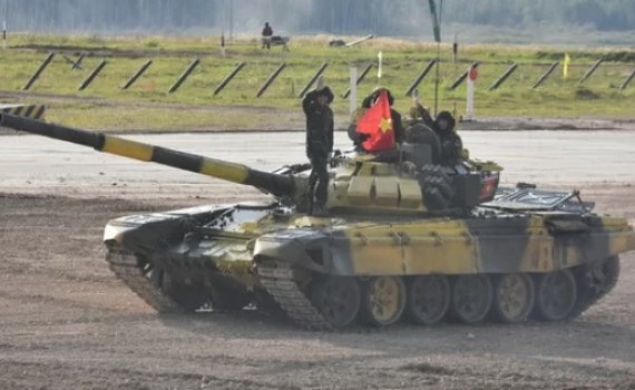 Đội Việt Nam nhất bảng trong ngày thứ hai đua tăng tại Nga