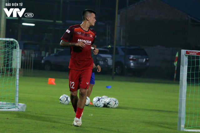 ẢNH: ĐT Việt Nam tươi cười thoải mái trong buổi tập đầu tiên chuẩn bị cho trận gặp ĐT Thái Lan - Ảnh 8.