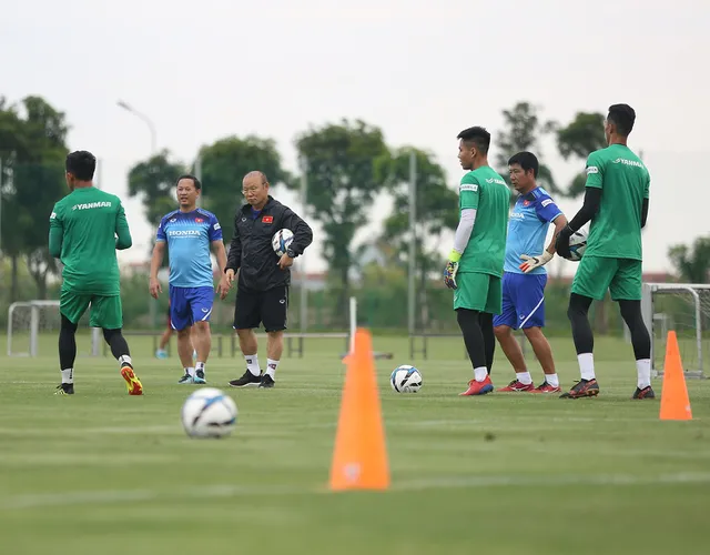 HLV Park Hang Seo bất ngờ cho U22 Việt Nam tập kín - 13