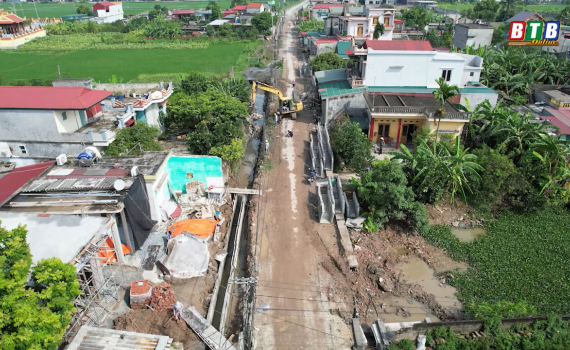 Dân hiến đất làm đường ở Quỳnh Phụ