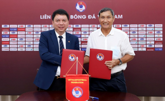 VFF gia hạn hợp đồng với HLV Mai Đức Chung