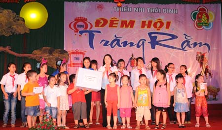 Đ&ecirc;m hội Trăng rằm năm 2011