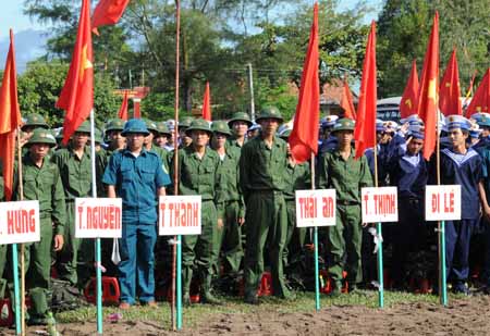 Đo&agrave;n gi&aacute;m s&aacute;t của Ủy ban Quốc ph&ograve;ng v&agrave; An ninh Quốc hội kh&oacute;a XIII l&agrave;m việc tại Th&aacute;i B&igrave;nh 