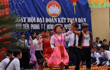 C&ocirc;ng t&aacute;c văn h&oacute;a, văn nghệ g&oacute;p phần t&iacute;ch cực thực hiện nhiệm vụ ch&iacute;nh trị, x&acirc;y dựng nếp sống văn h&oacute;a, văn minh