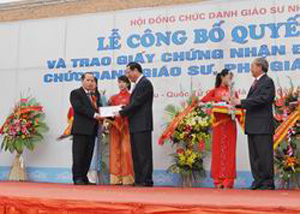 Quy định mới về ti&ecirc;u chuẩn Gi&aacute;o sư, Ph&oacute; Gi&aacute;o sư