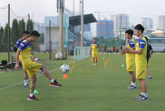 ĐT Việt Nam có buổi tập nhẹ đầu tiên sau ngày hội quân - Ảnh 5.