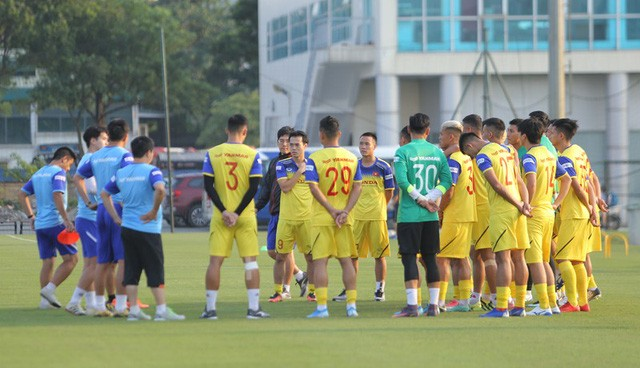 ĐT Việt Nam có buổi tập nhẹ đầu tiên sau ngày hội quân - Ảnh 6.