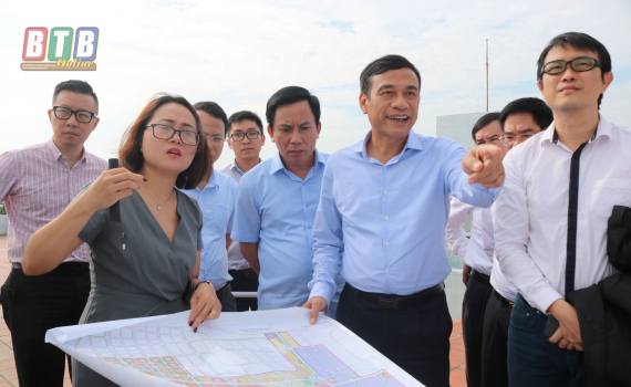 Ủy ban nh&acirc;n d&acirc;n tỉnh l&agrave;m việc với Tập đo&agrave;n Sembcorp về đầu tư, ph&aacute;t triển hạ tầng khu c&ocirc;ng nghiệp