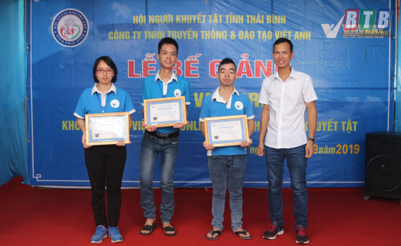 Bế giảng khóa đào tạo việc làm online cho người khuyết tật